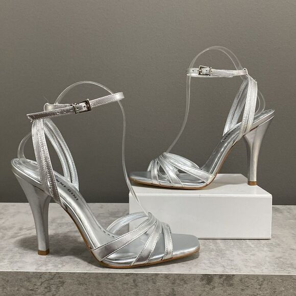 NWT Gianni Bini Metallic Silver Heels size 8 - Picture 2 of 16